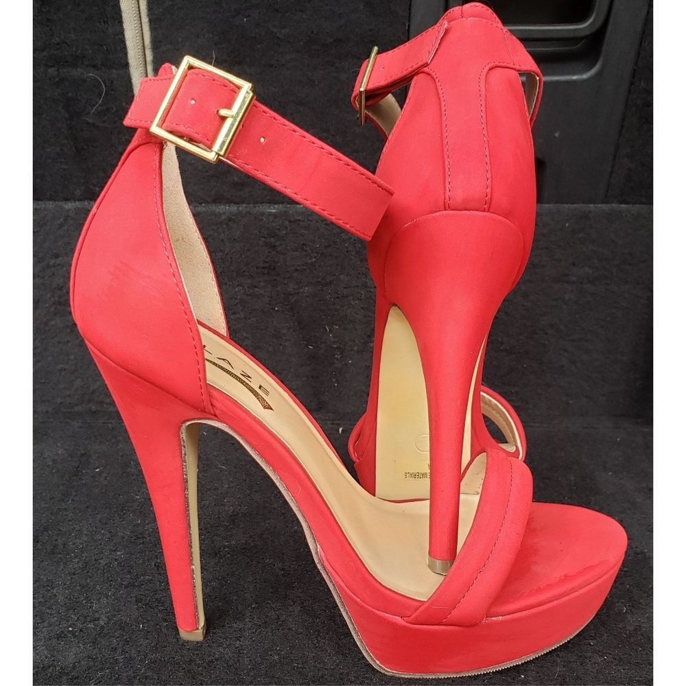 High heels - Picture 3 of 3